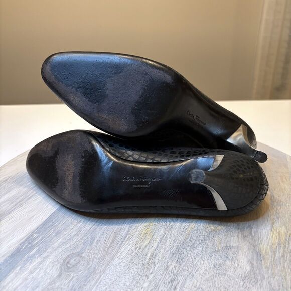 Salvatore Ferragamo Classic Black Leather Croc-Embossed Pumps Heels US Size‎ 8 - Picture 9 of 10